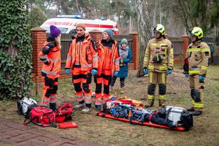 Na sygnale, odc. 704. Basia (Anna Wysocka), Anna (Lea Oleksiak), Benio (Hubert Jarczak)