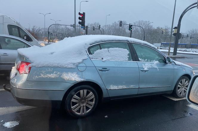 Śnieg padał w  Bydgoszczy w piątek. A jeszcze dziś można zobaczyć na trasach takie auta!