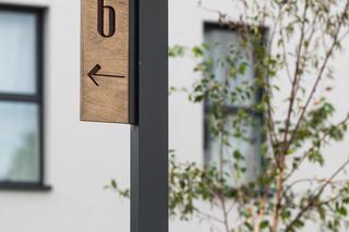 Wayfinding dla apartamentów Naturia w Toruniu 