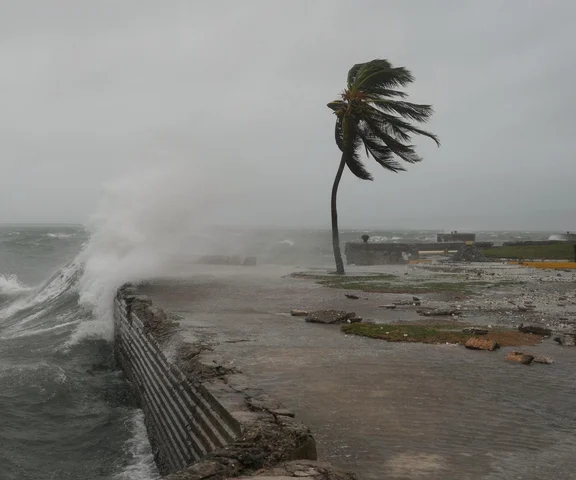Zachodnia Jamajka odcięta od reszty kraju po przejściu huraganu Melissa