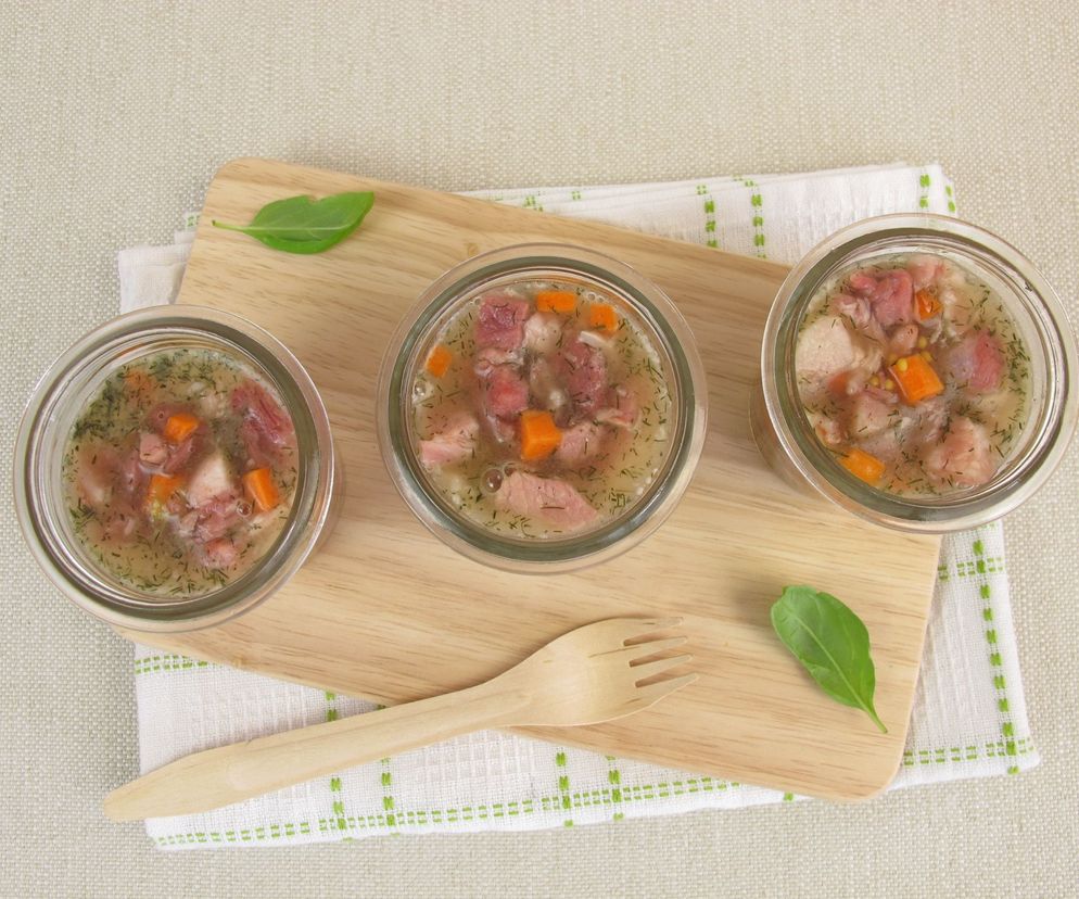 Galareta wieprzowa w słoikach – prosty sposób, by zimne nóżki zachowały świeżość na dłużej