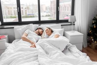 Skandynawska metoda spania ratuje związki. Banalnie prosta, a zadziwiająco skuteczna