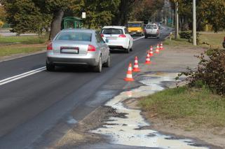 Ulica Walczaka zalana mlekiem