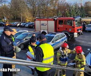 Akcja policji i straży pod Urzędem Wojewódzkim! Co się dzieje?