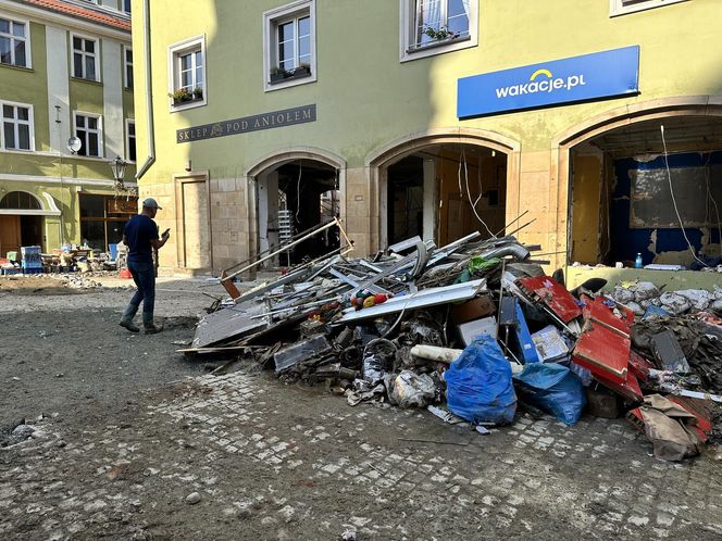 Sytuacja powodziowa w Kłodzku. Tak wyglądają zniszczenia po powodzi 