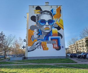 Nowy mural z kobiecą postacią na ścianie bloku przy ulicy Kaszubskiej 2 w Siedlcach. Zobacz zdjęcia!