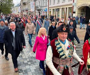 11 listopada. Narodowe Święto Niepodległości w Lublinie. Sprzedawca flag: Z poczucia patriotyzmu nie podwyższałem cen