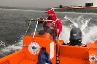 Szkwał na Jeziorze Solińskim! Dziewięć jachtów wywróconych, dramatyczna akcja ratownicza [ZDJĘCIA]