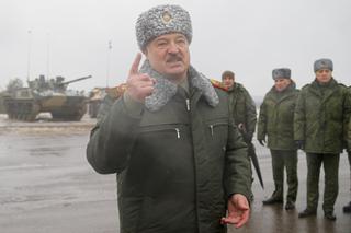 Łukaszenka przesuwa wojska na granicę z Polską. Na czołgach zauważono znak