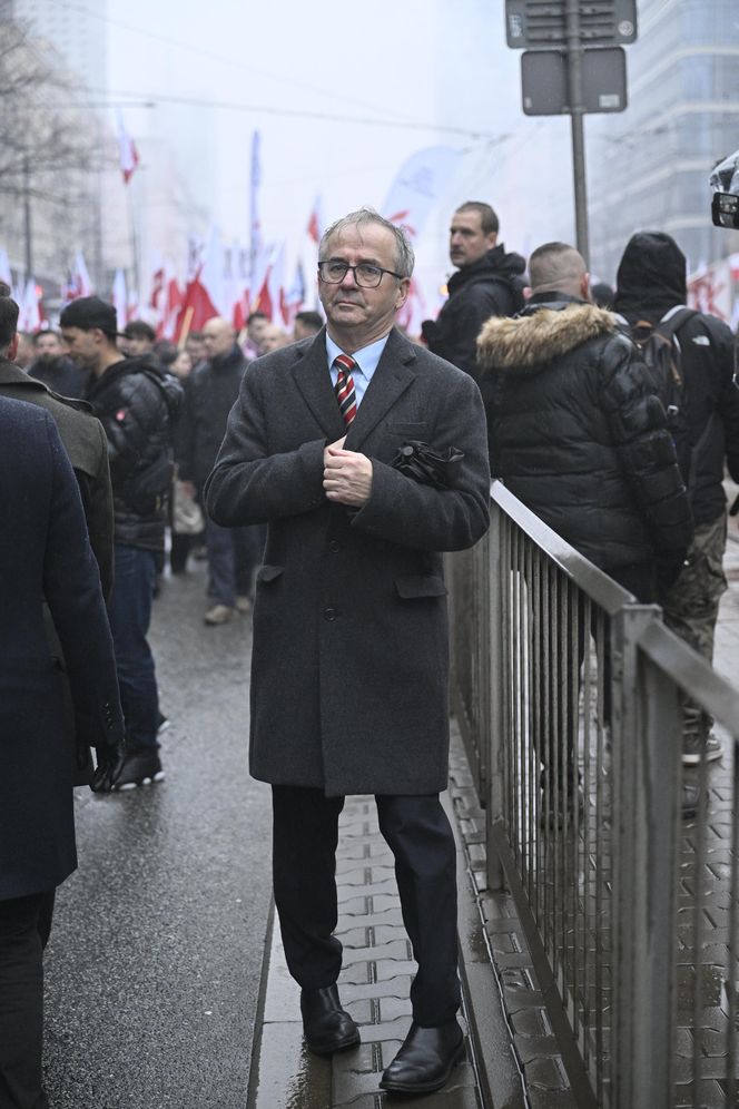 Marsz Niepodległości 2025 na żywo. Relacja z Warszawy. "Chcę zobaczyć Polskę samodzielną i niezakompleksioną"