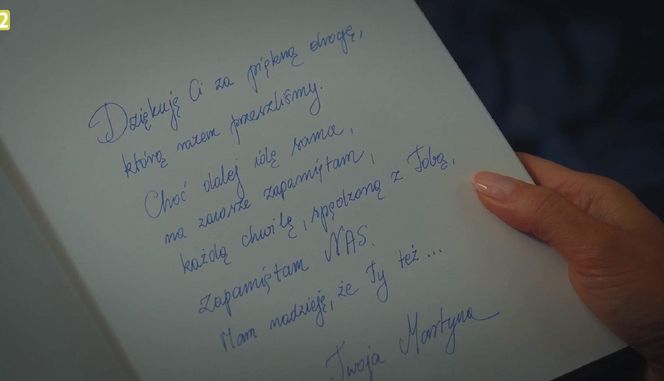 M jak miłość odc. 1847. Dedykacja Martyny dla Marcina w książce "Alpy"