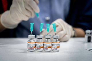 FDA daje zielone światło nowej szczepionce przeciw COVID-19! Dla kogo mNEXSPIKE?