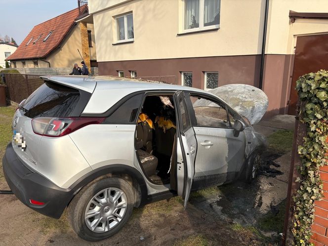 Na Zatorzu w Lesznie spalił się samochód osobowy 