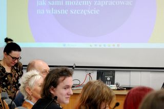W marcu 2025 roku 47 uczniów szkół podstawowych i ponadpodstawowych debatowało w Urzędzie Miasta Siedlce w ramach kampanii profilaktycznej „Widzę – rozmawiam – reaguję”.