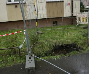 Zapadlisko przed blokiem Siemianowicach Śląskich