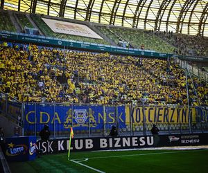 Derby Trójmiasta. Tak bawili się kibice na meczu Lechia Gdańsk - Arka Gdynia [ZDJĘCIA]