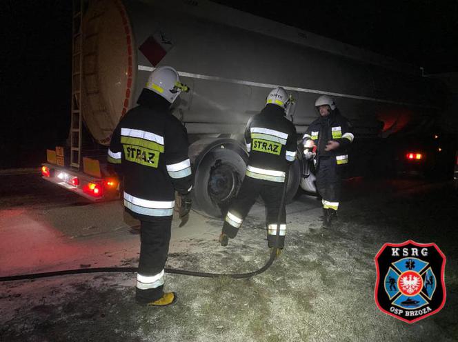 Cysterna po paliwie stanęła w ogniu. Z pomocą ruszyli strażacy 