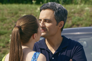 Barwy szczęścia, odc. 2751: Zbyszek Stawicki (Piotr Borowski), pielęgniarka Kama (Natalia Jędruś)