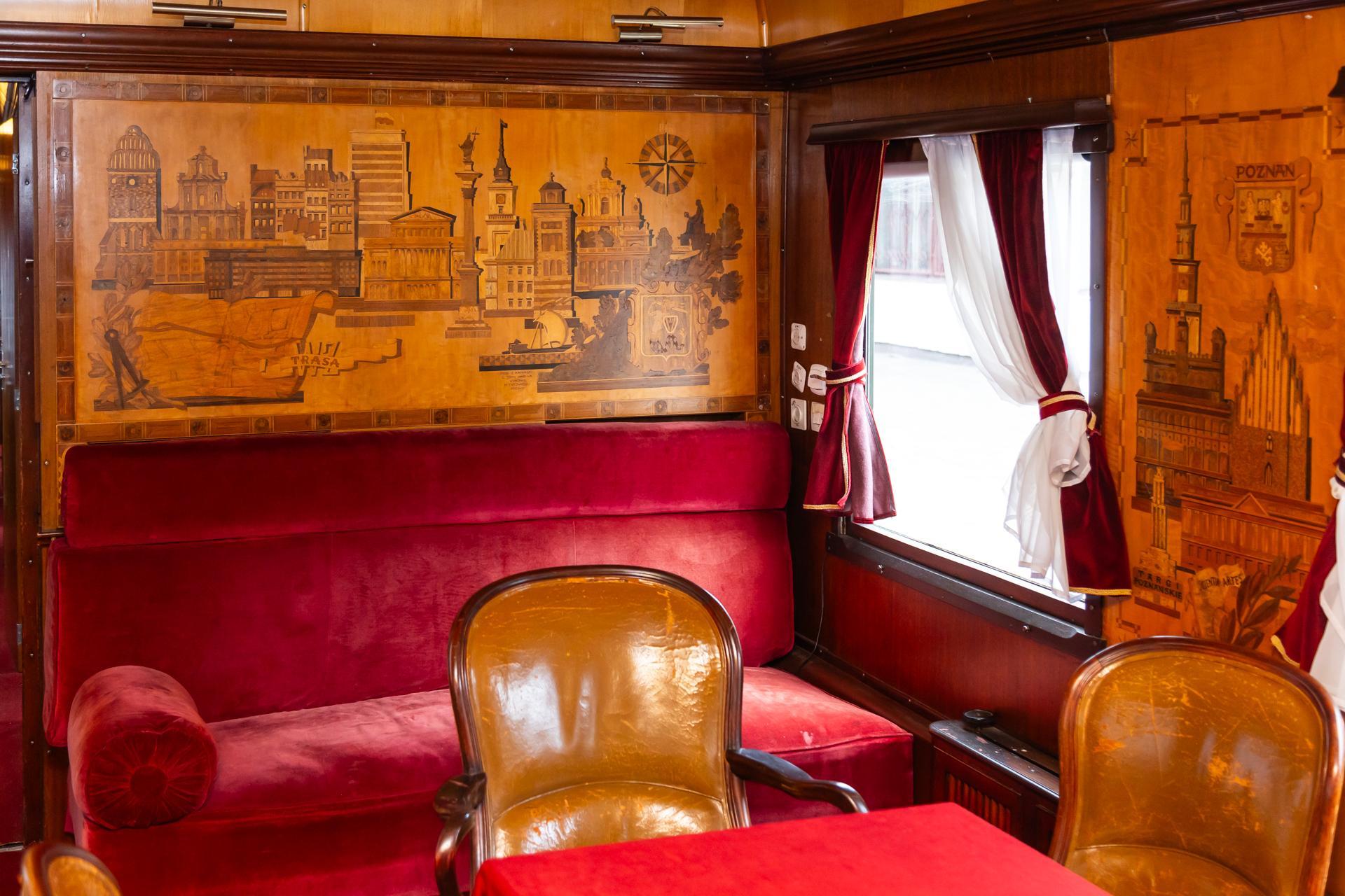 Wagon salonowy - zdjęcia. Zobacz wnętrze wagonu, którym podróżowali najważniejsi politycy z PRL-u