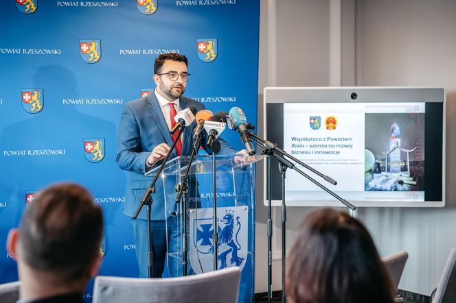 Nowy rozdział w relacjach biznesowych: Powiat Rzeszowski i Xixia otwierają się na współpracę