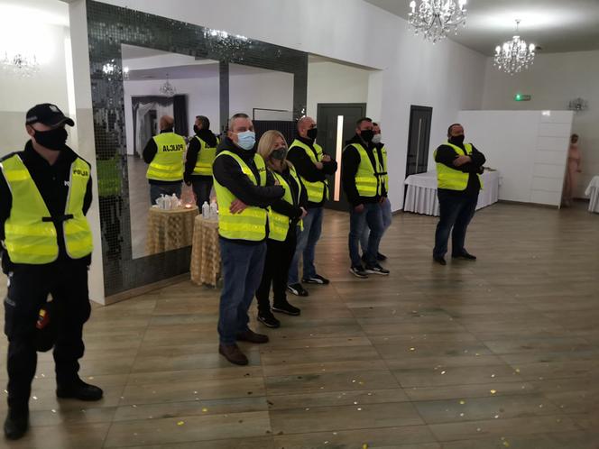 Państwo młodzi uciekli przed policją