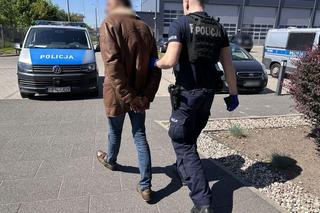 Kradniesz? Nie pij! Włamywacz spał na ławce, zbudzili go policjanci