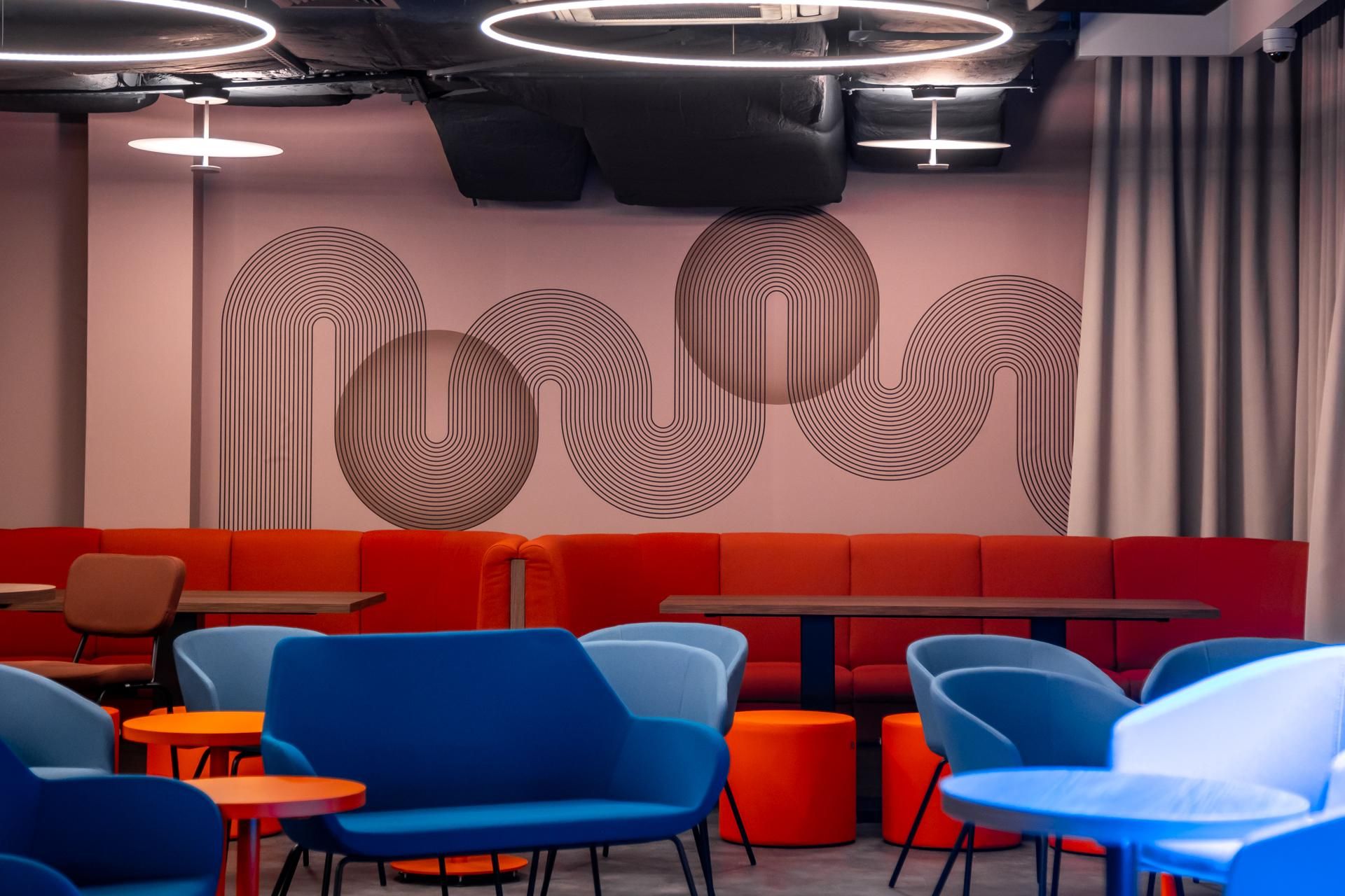 Wnętrza odnowionej "Cepelii" w Warszawie