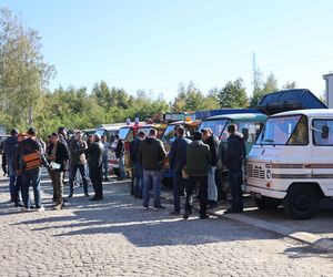 Zlot pojazdów zabytkowych na terenie dawnej Fabryki Samochodów Ciężarowych w Lublinie