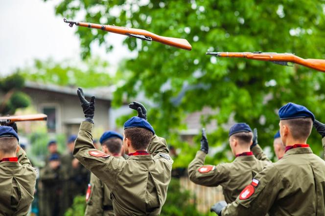 Uczniowie ZS nr 2 podczas Przeglądu Musztry Klas Mundurowych w Gromniku