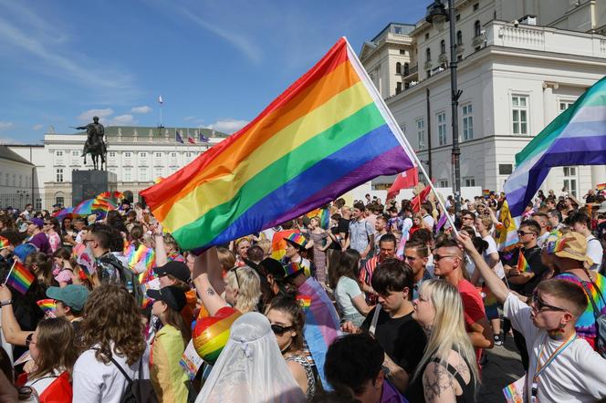 „Czas na równość jest teraz”. Ulicami Warszawy przeszła Parada Równości [GALERIA]