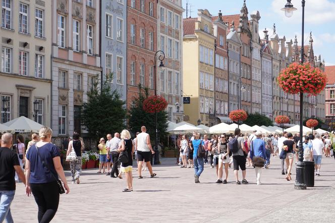 Tłumy turystów w Gdańsku. Ulice pękają w szwach