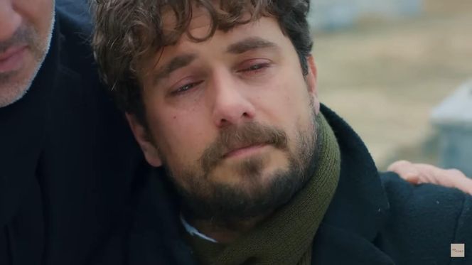 Zbliżenie na twarz zrozpaczonego Kuzeya