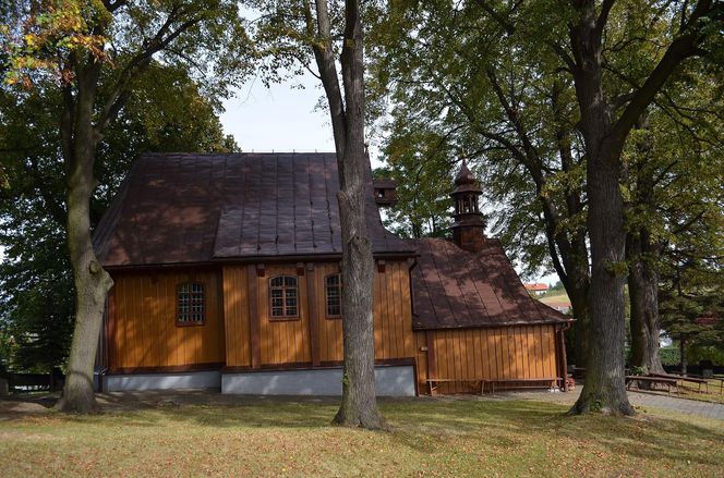 To jedna z najpiękniejszych małopolskich wsi. Kiedyś mieszkał w niej święty pustelnik