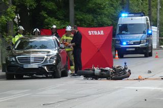 Kawasaki zderzyło się z porsche i mercedesem. Nie żyje 21-latka