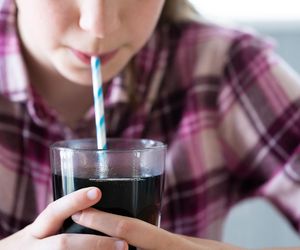 Ciężki dzień? Domowy izotonik błyskawicznie postawi cię na nogi. Nie popełnij tylko tego błędu