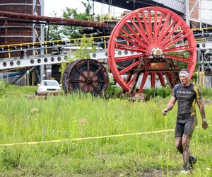 Runmageddon w Katowicach 2025. Błoto, pot i triumf na Hałdzie Kostuchna