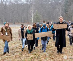 Protest mieszkańców przeciwko wycince drzew na Bukowej Górze