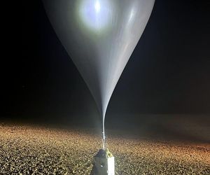 Podejrzane balony spadły na Warmii i Mazurach. Policja apeluje do mieszkańców