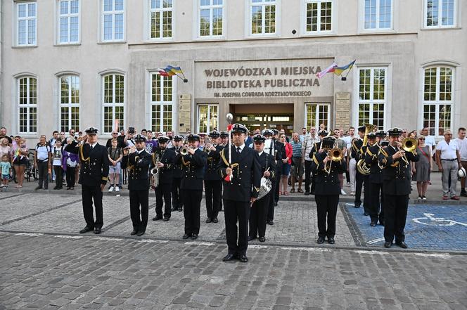 Godzina "W" w Gdańsku. Mieszkańcy upamiętnili pamięć o Powstańcach