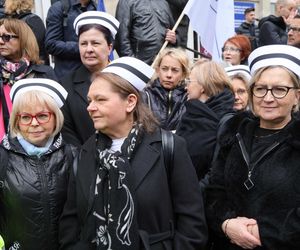 Marsz Milczenia w Warszawie. Marsz medyków przeciw przemocy 