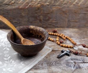 Post ścisły – na czym polega? Czym różni się post jakościowy od ilościowego?