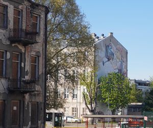 Mural Dziewczynka z konewką