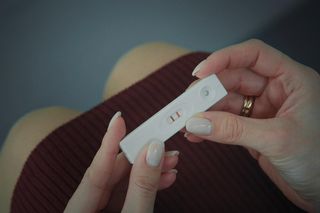 M jak miłość odc. 1867. Wynik testu ciążowego Kasi (Paulina Lasota)