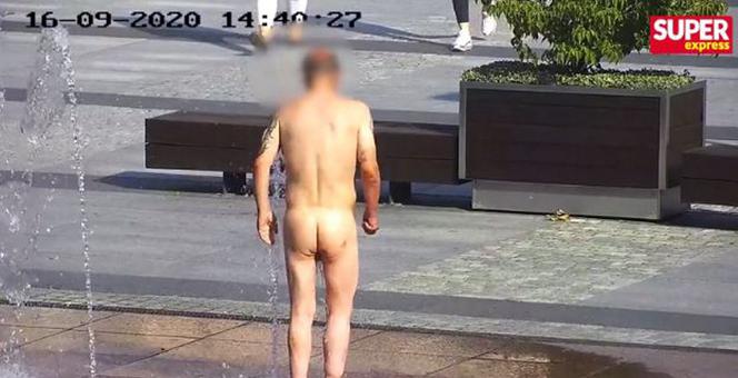 Zgorszenie w Szczecinku! Na golasa do miejskiej fontanny