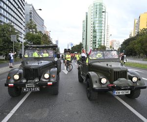 Biało-czerwonym peletonem rowerzyści uczcili Powstanie Warszawskie 