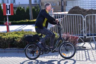 Przesiadł się na rower elektryczny