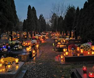 Cmentarz Centralny nocą