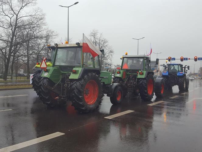 Setki traktorów na ulicach Leszna. Trwa ogólnopolski protest rolników