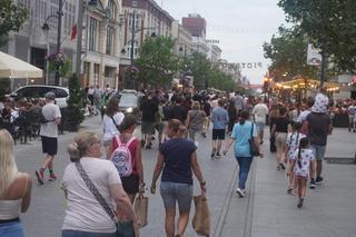 Tłumy na Piotrkowskiej. Zobacz, jak wygląda wizytówka Łodzi podczas urodzin miasta [ZDJĘCIA]