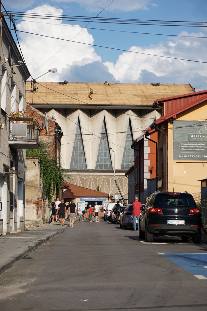 Burza zerwała dach kościoła w Brzesku! Chwile grozy podczas nabożeństwa